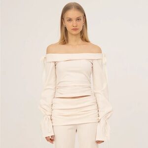 Off-Shoulder Cream Top Extra Small XS
